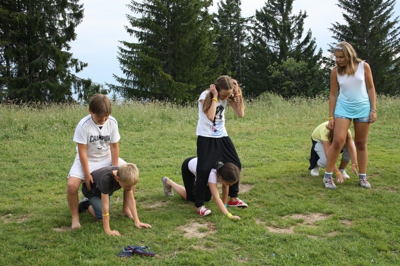 Village Camps International Summer Camp Leysin, Switzerland 2025-08-09 https://www.villagecamps.com/journals_admin/images/691-14-campfire yellows (75).jpg